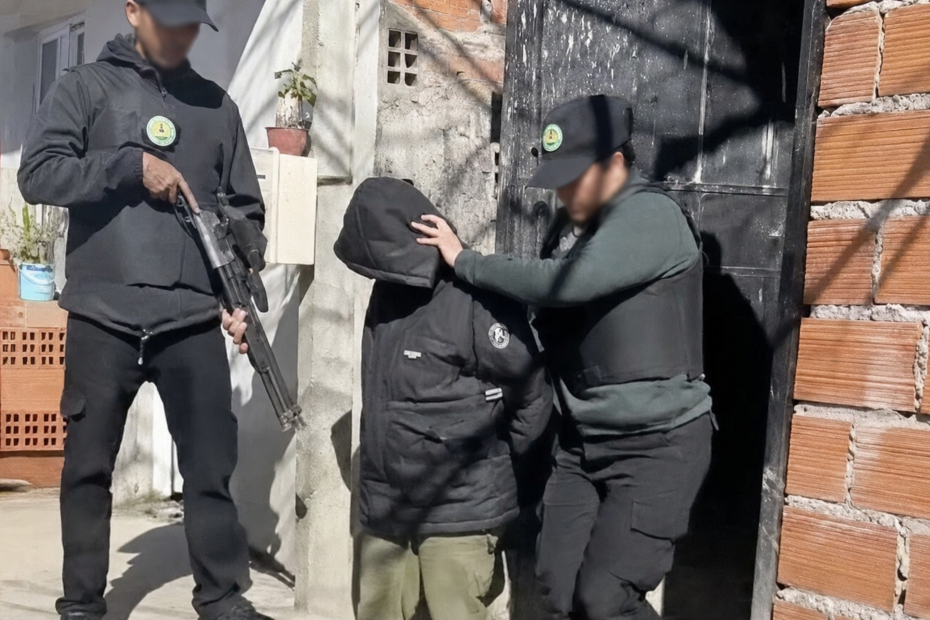 Ataque a tiros contra un colectivo en Tucumán: detuvieron a una mujer y secuestraron drogas y dinero